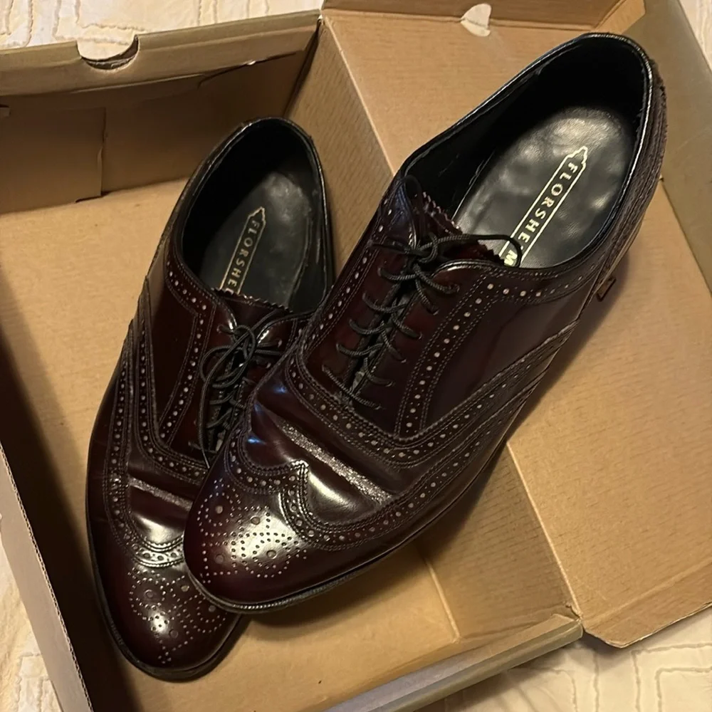 Florsheim Cordovan Oxford Wingtip Shoes Classic Leather Design 10.5 WIDE WIDTH